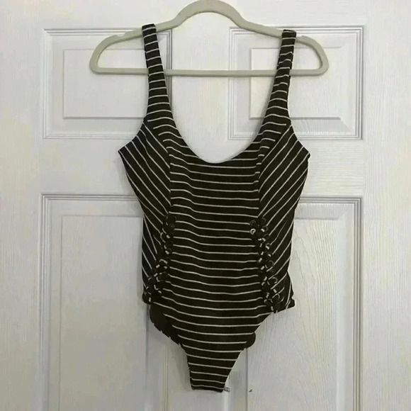 NEW RED CARTER LACED OLIVE STRIPED ONE PIECE SWIMSUIT SIZE 8/M - Picture 3 of 10